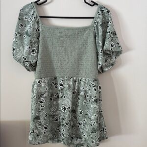 Absolutely Famous Cute Mint Green Ruffled Peplum Floral Top Size Small Women’s S